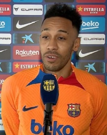 Barcelona Resmi Perkenalkan Aubameyang