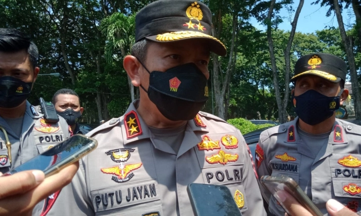Berserakan Diduga Limbah Antigen di Selat Bali