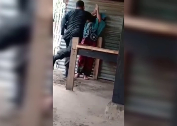 Viral Oknum Polisi Pukul dan Cekik Emak-emak Hanya Gegara Ini