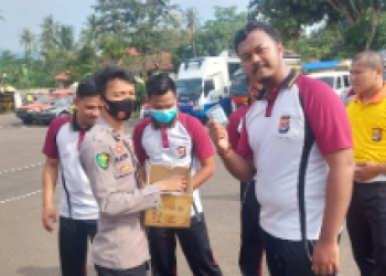 Jaga Kesehatan, Kapolres Pandeglang bagikan Vitamin kepada Personelnya