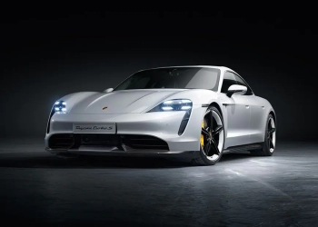 Mobil Sport Listrik Porsche Taycan Mengaspal di India