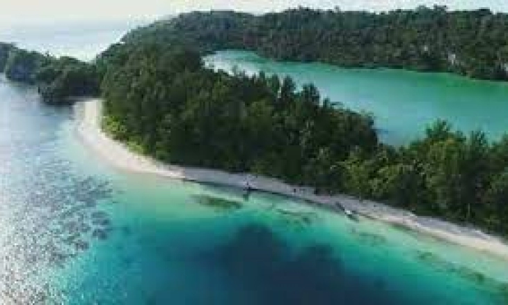 Pasir Putih Pulau Moor Pikat Wisatawan