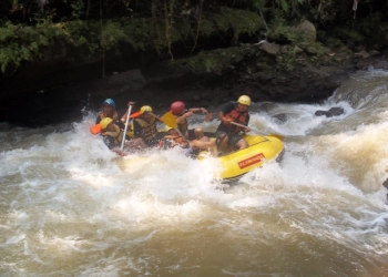 Rafting Sungai Cisadane yang Menantang