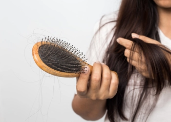 Atasi Rambut Rontok Dengan Cara Alami