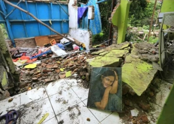 Akibat Pergerakan Tanah, Rumah Warga di Cirebon Rusak Parah
