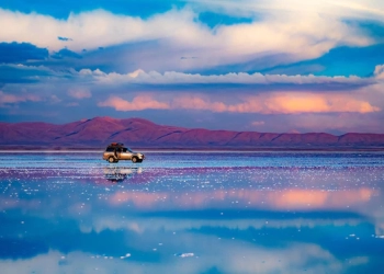 Salar De Uyuni Cermin Langit Raksasa di Bolivia
