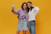 Bahaya Selfie Dengan Pose Victory