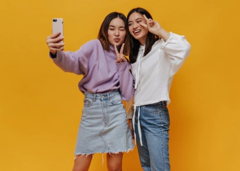 Bahaya Selfie Dengan Pose Victory