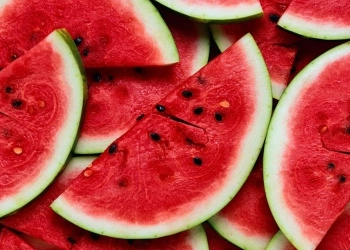 4 Makanan yang Membuat Anda Tetap Sejuk di Musim Panas