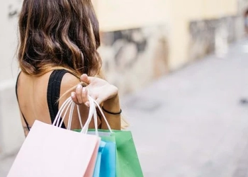 Cara Jitu Hindari Godaan SALE Saat Traveling
