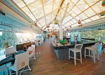 Nongkrong Asik di Sky Garden Resto Puncak