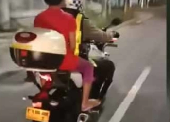 Anggota Satlantas Polrestabes Surabaya Antarkan Anak Perempuan yang Kesasar Pulang