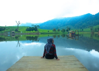 Telaga Saat Telaga Tersembunyi di Perkebunan Teh