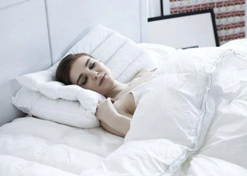 Manfaat Tidur Tanpa Busana