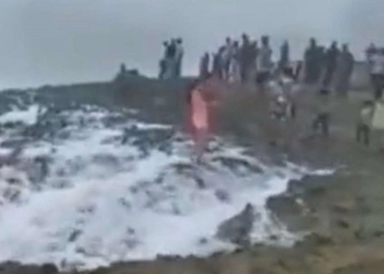 Turis Hanyut Tersapu Ombak, Dua Orang Tewas Tiga Lainnya Masih Hilang