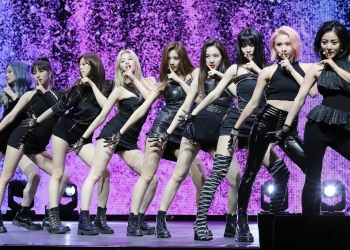 TWICE Memperbarui Kontrak Dengan JYP Entertainment