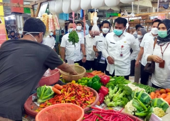 Bapenda Lakukan Uji Coba Pembayaran Nontunai QRIS di Pasar Tradisional