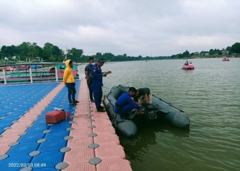Antisipasi Terjadinya Kecelakaan, Ditpolairud Polda Jambi Siagakan Rubber Boat di Tempat Wisata Danau Sipin