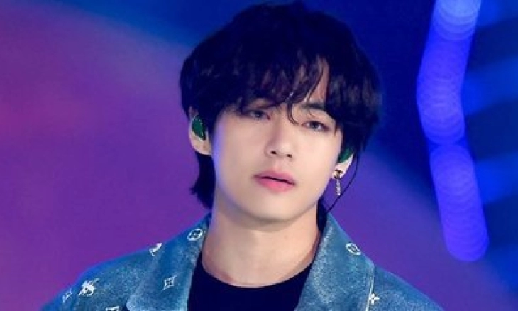 Video V 'BTS' Menyanyikan Lagu Hindi Mendadak Viral