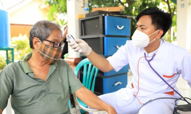 Genjot Capaian, Vaksinasi Booster Lansia di Kota Tangerang Dilakukan secara Door to Door