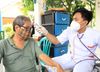 Genjot Capaian, Vaksinasi Booster Lansia di Kota Tangerang Dilakukan secara Door to Door