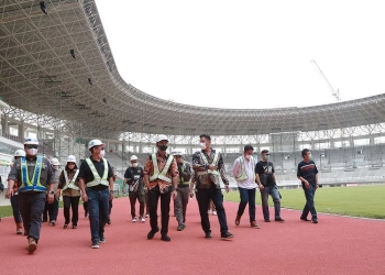 Tinjau Progres Pembangunan, Wagub Andika Bersama Bos Dewa United Datangi Banten International Stadium